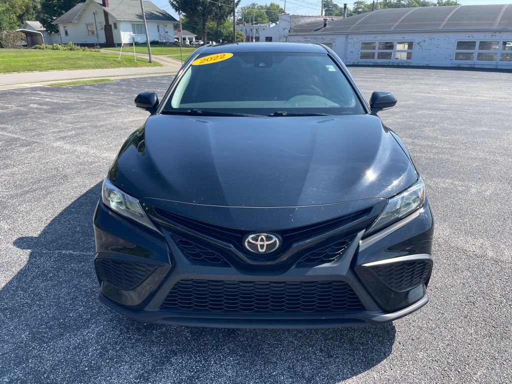 Used 2022 Toyota Camry SE with VIN 4T1G11AK3NU692851 for sale in Robinson, IL