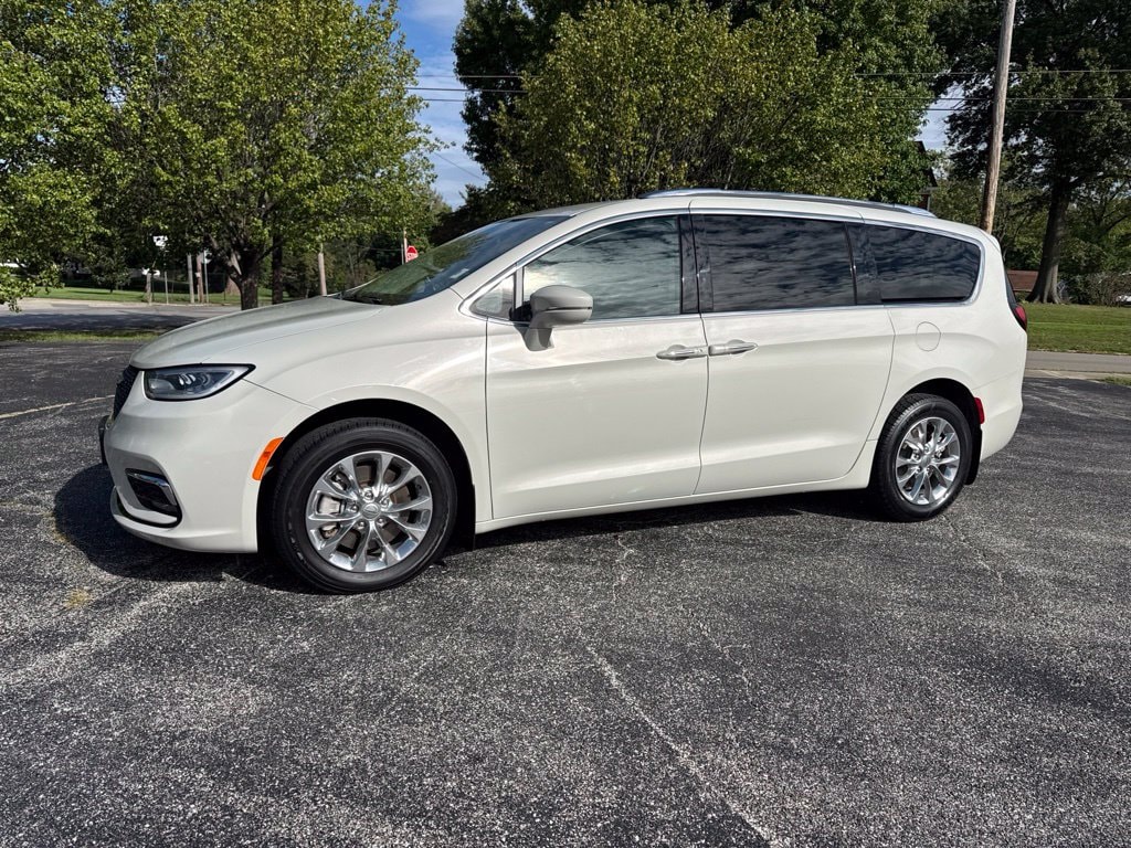 Used 2021 Chrysler Pacifica Touring L Minivan/Van