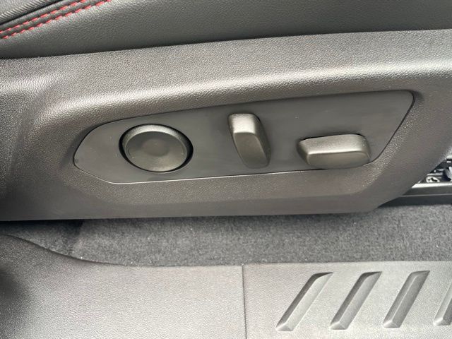 2025 GMC Canyon AT4 - Photo 34