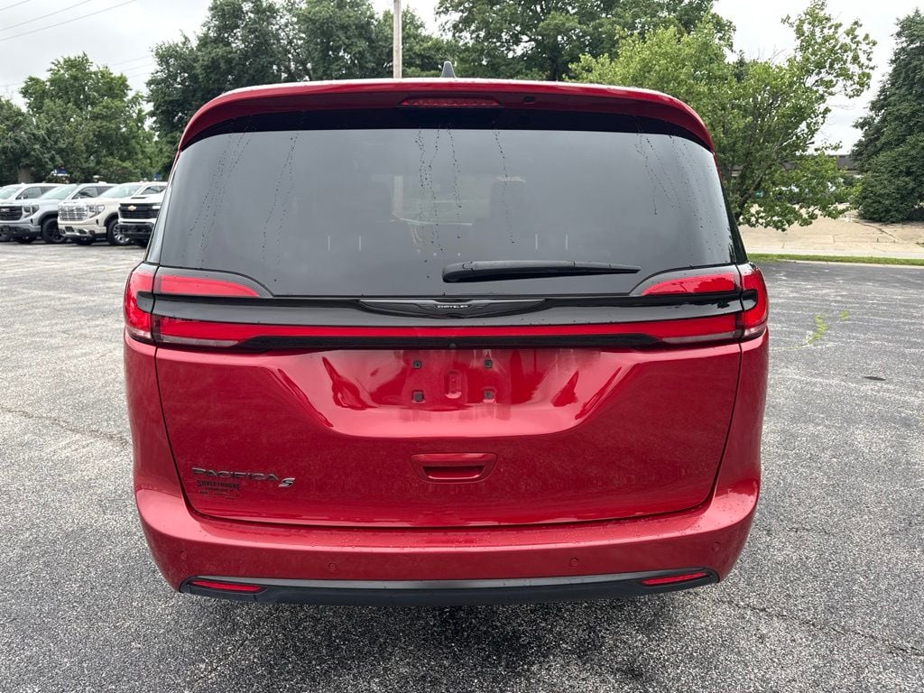 Used 2024 Chrysler Pacifica Touring L Minivan/Van