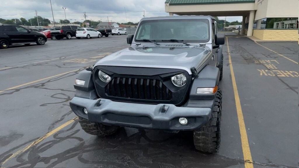 2020 Jeep Gladiator Sport photo 3