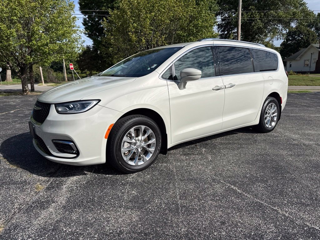 Used 2021 Chrysler Pacifica Touring L Minivan/Van