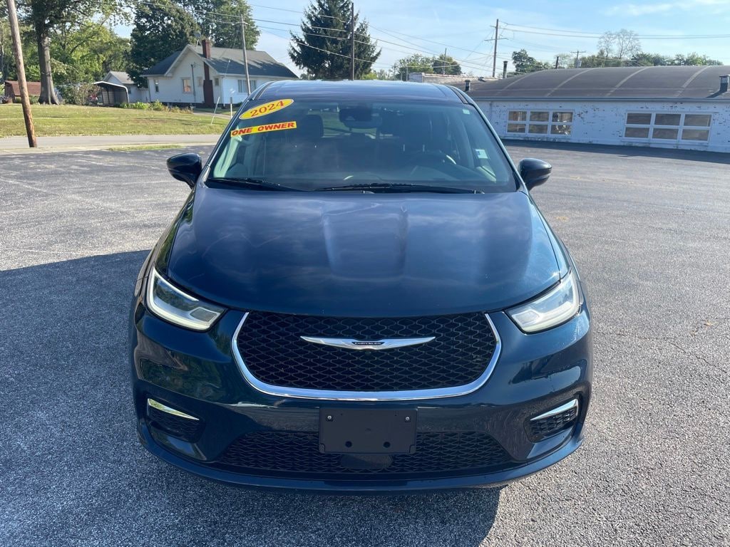 Used 2024 Chrysler Pacifica Touring L Minivan/Van