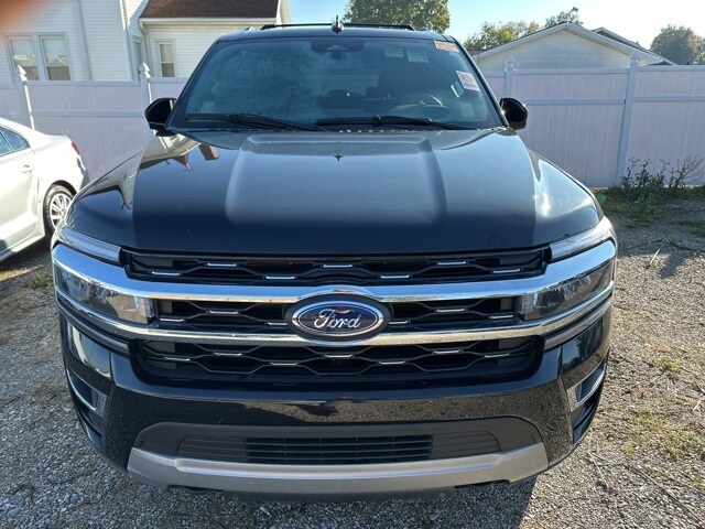 2022 Ford Expedition MAX Limited photo 2