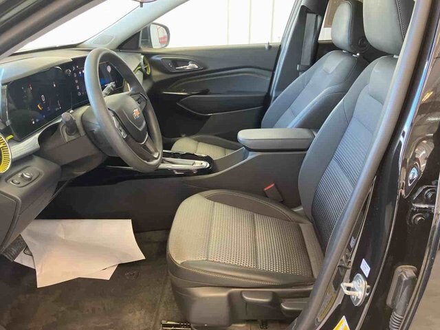 2024 Chevrolet Trax LT photo 3