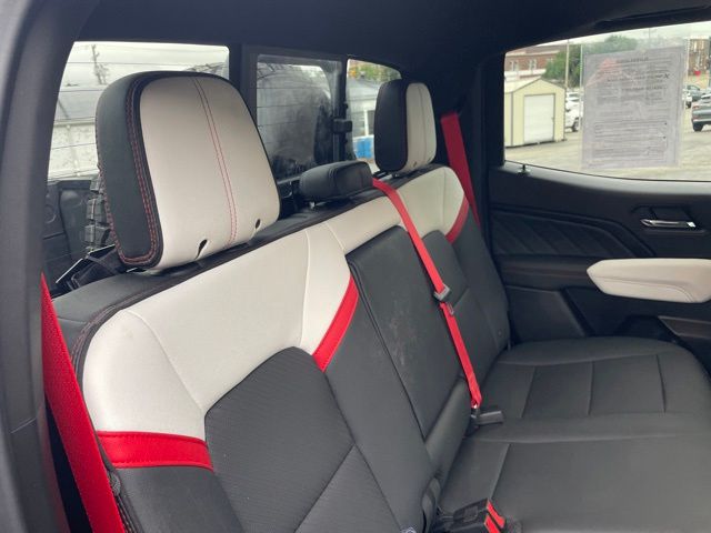 2025 GMC Canyon AT4 - Photo 36