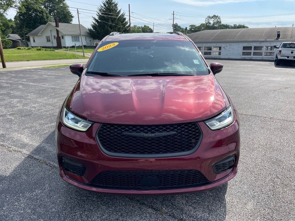 Used 2023 Chrysler Pacifica Touring L Minivan/Van