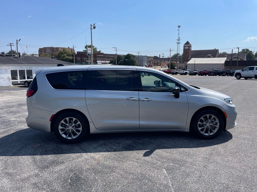 Used 2026 Chrysler Pacifica Limited Passenger Van