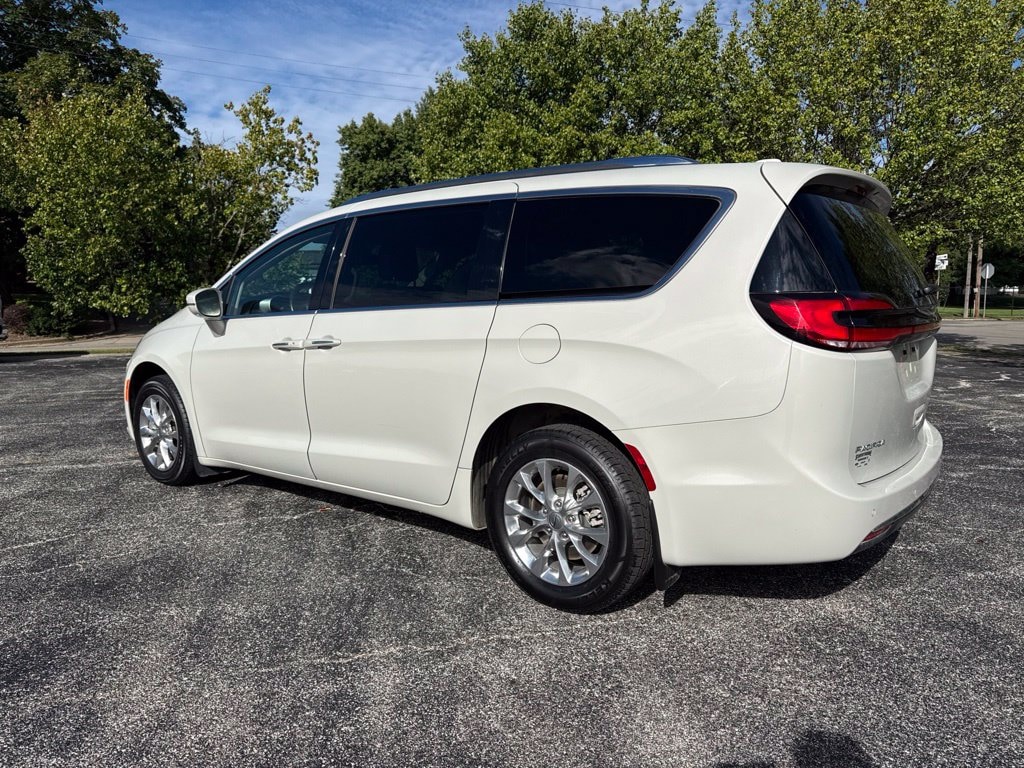 Used 2021 Chrysler Pacifica Touring L Minivan/Van