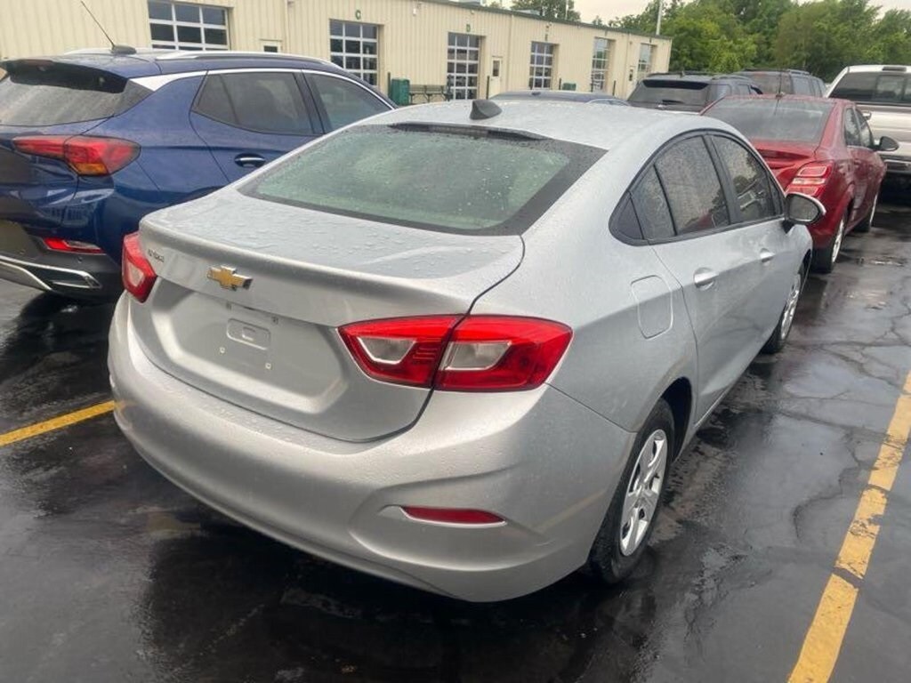 2018 Chevrolet Cruze LS photo 3