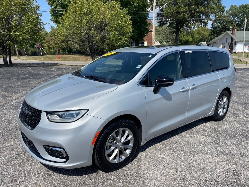 Used 2026 Chrysler Pacifica Limited Passenger Van