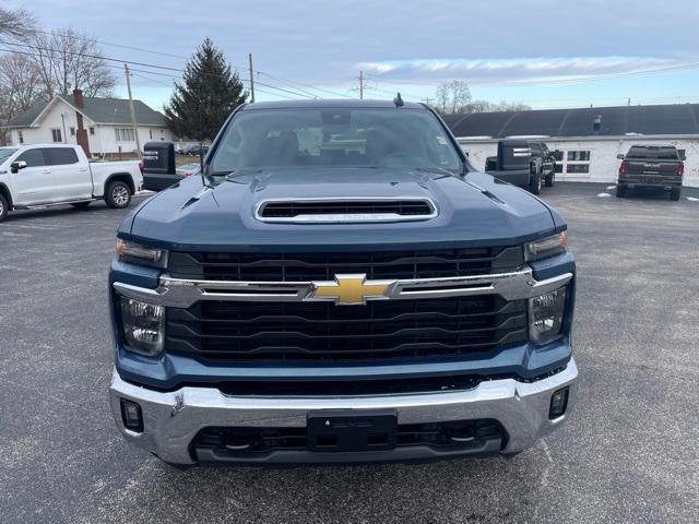 2025 Chevrolet Silverado 2500HD LT photo 2