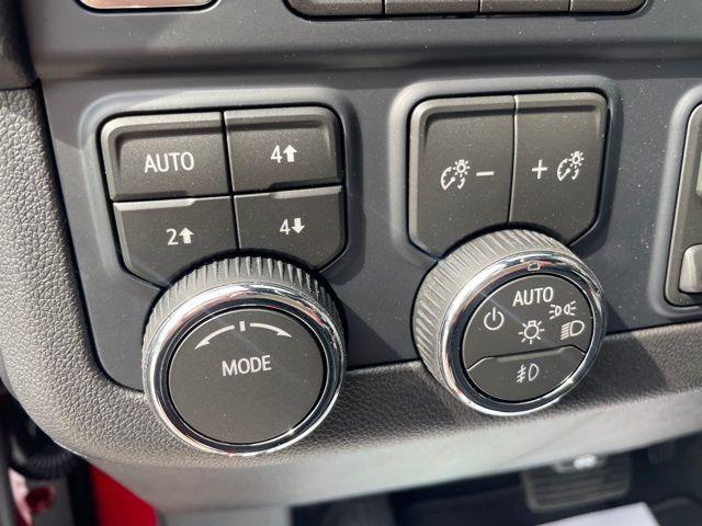 2026 Chevrolet Suburban Premier - Photo 17