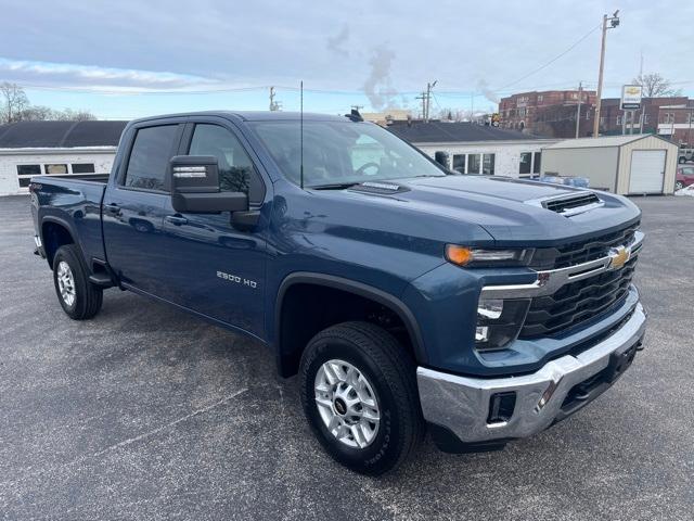 2025 Chevrolet Silverado 2500HD LT photo 3