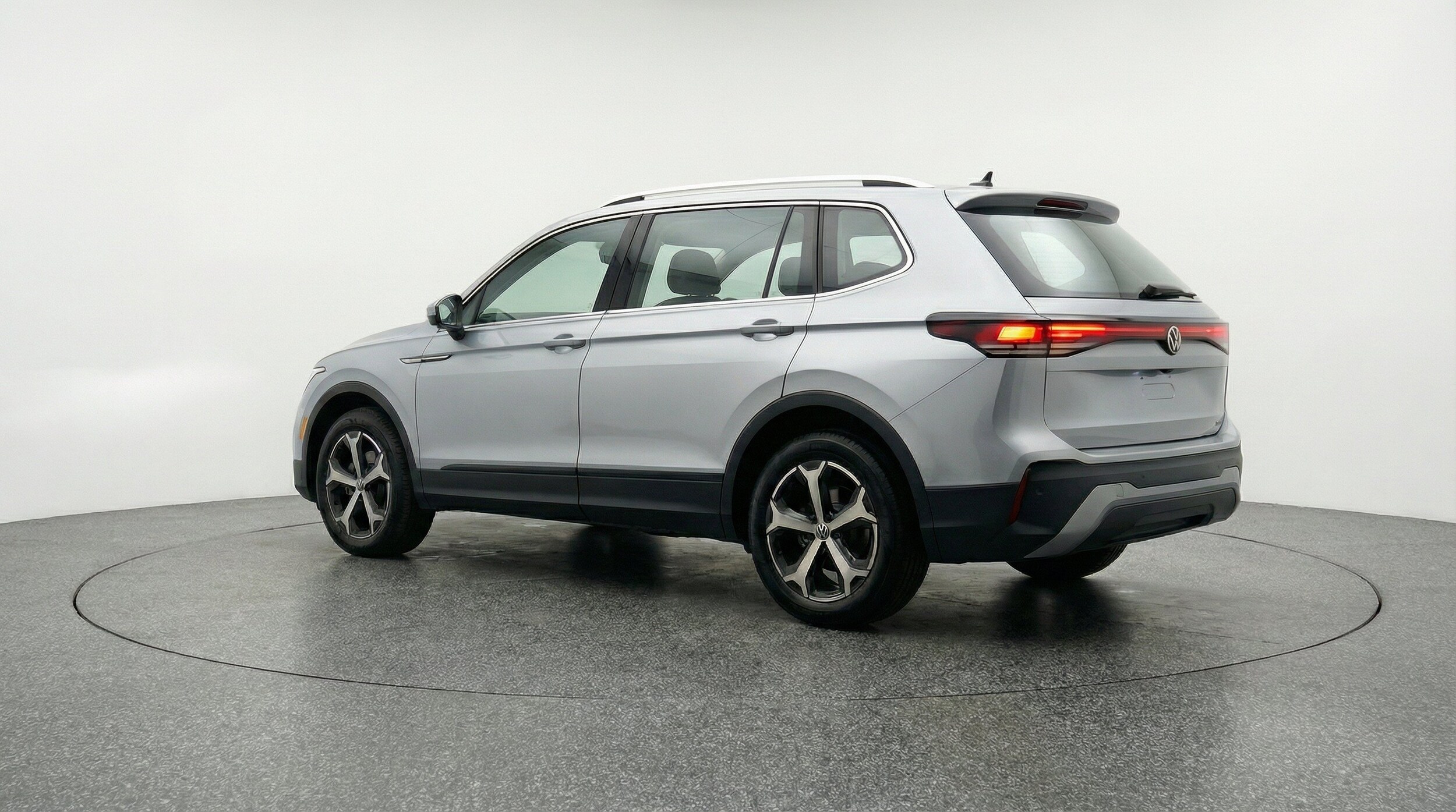 Thumbnail: 2026 Volkswagen Tiguan - 6