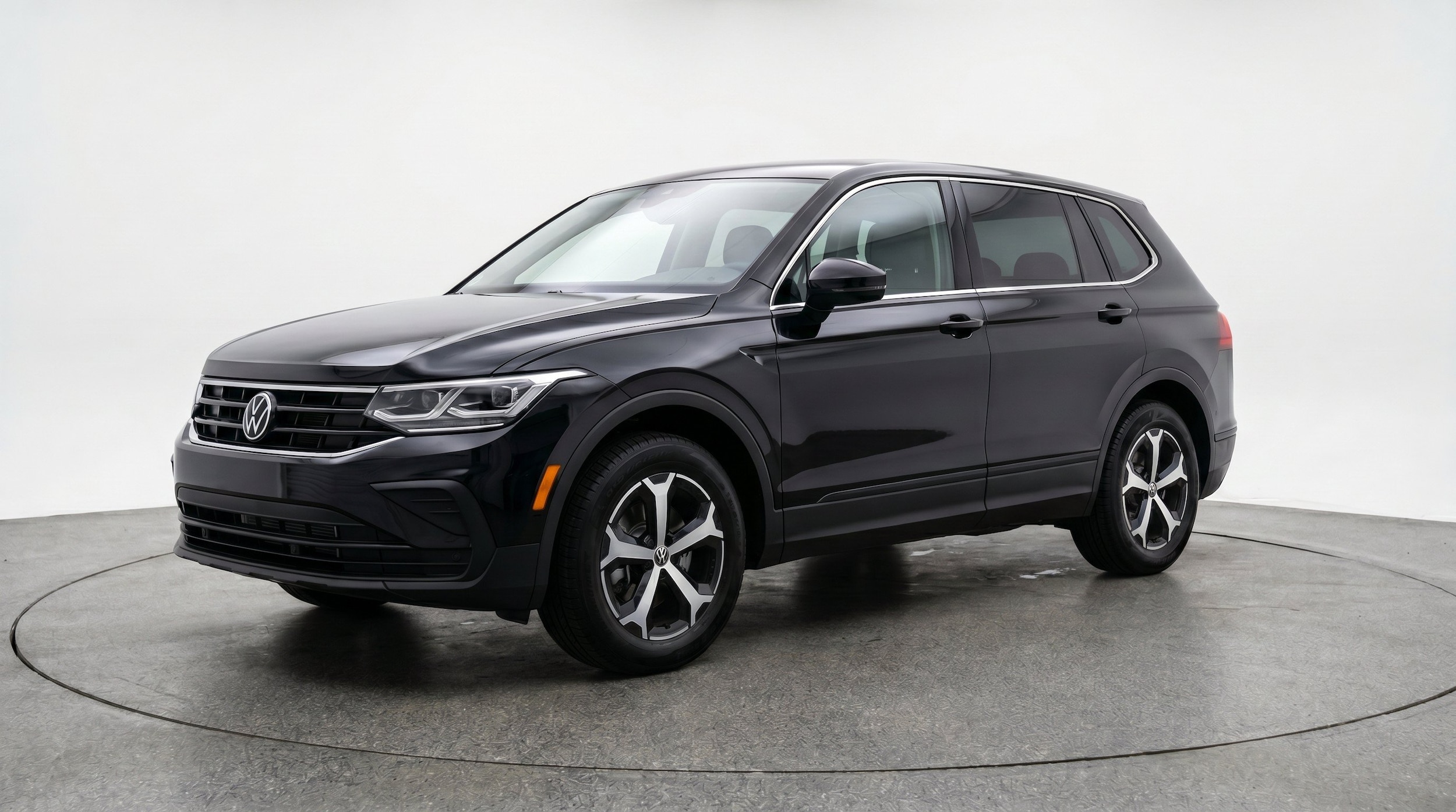Thumbnail: 2026 Volkswagen Tiguan - 3