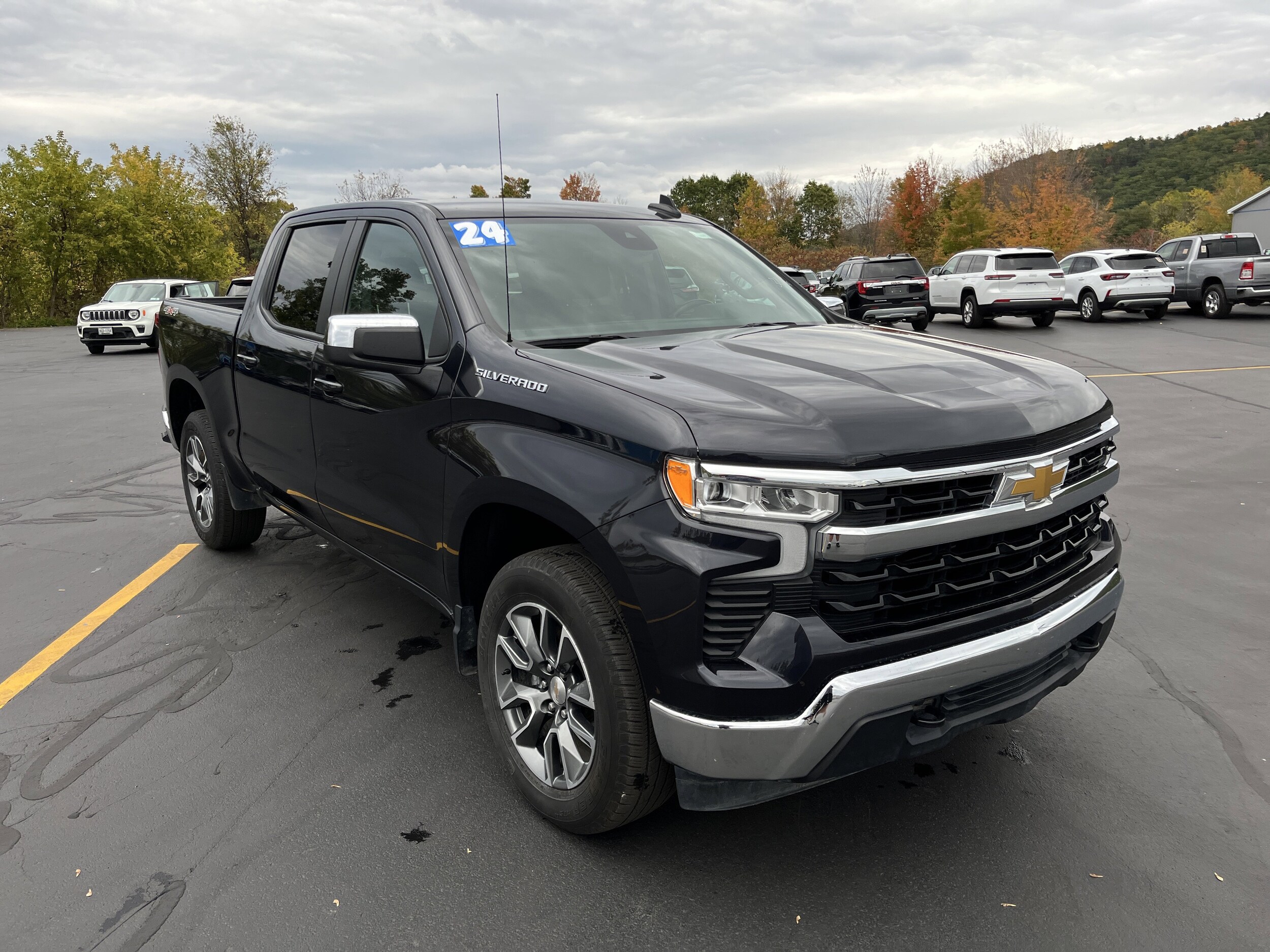 2024 Chevrolet Silverado 1500 LT photo 2