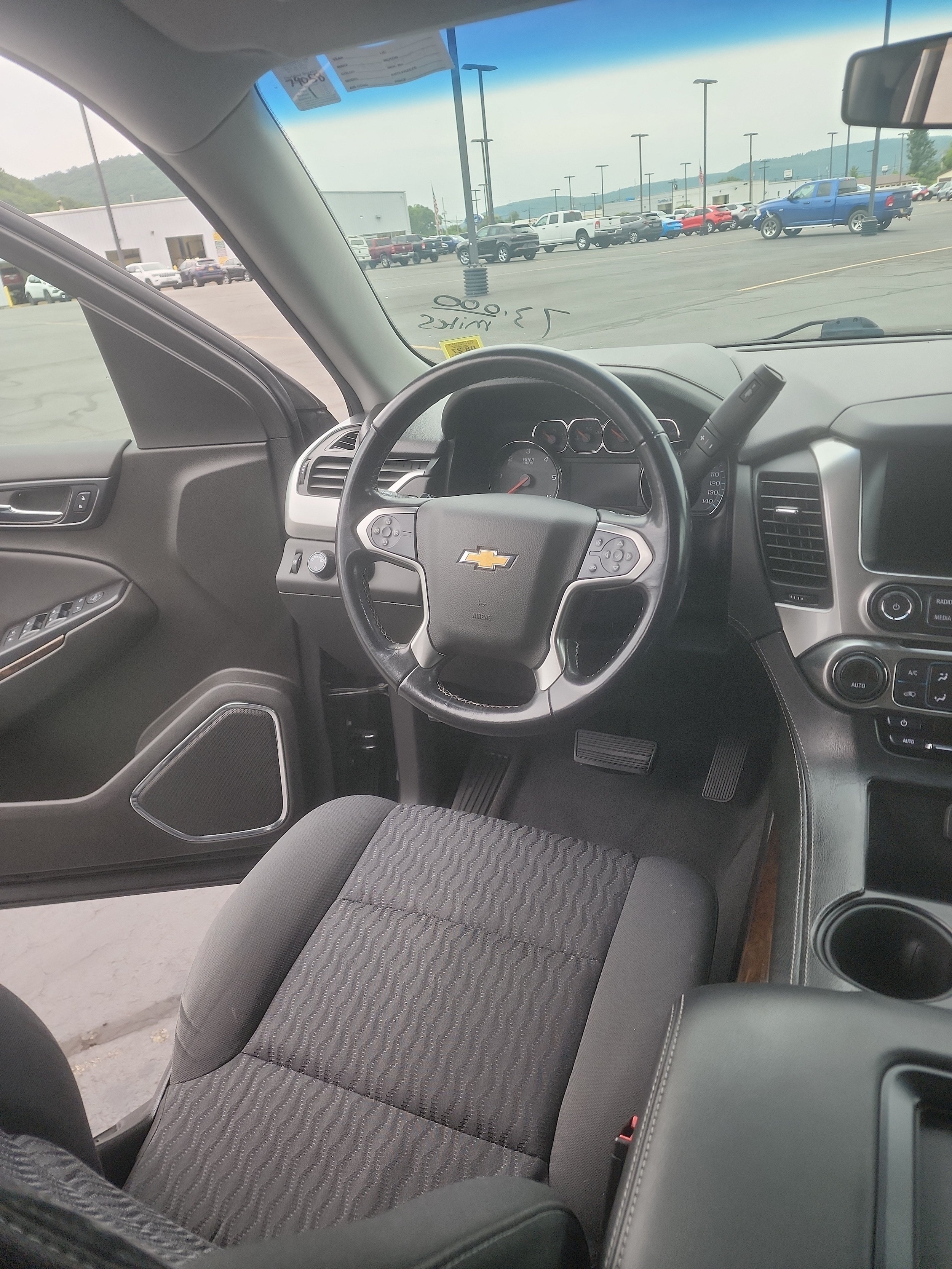 2019 Chevrolet Suburban LS - Photo 8
