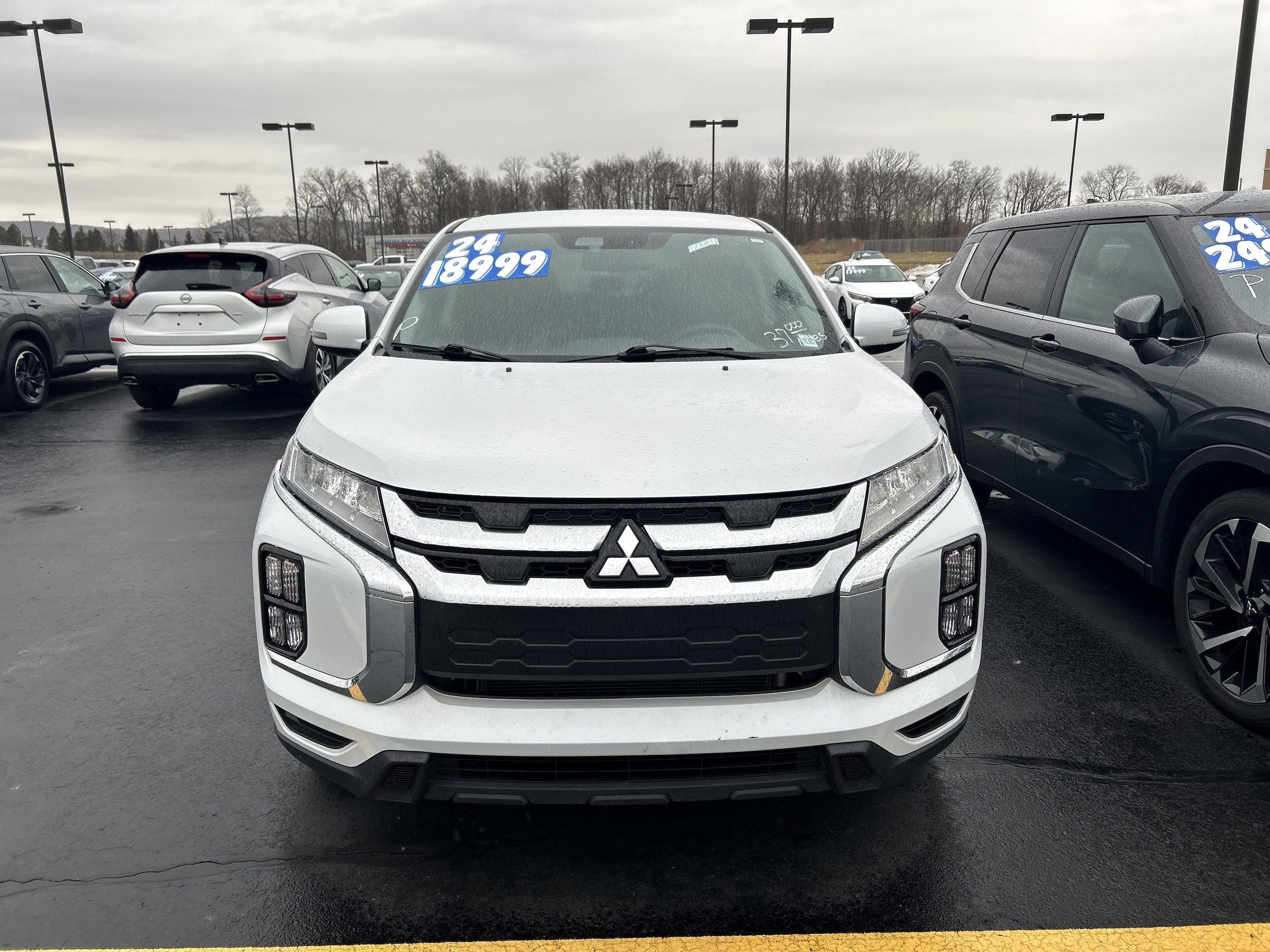 2024 Mitsubishi Outlander Sport SE's photo