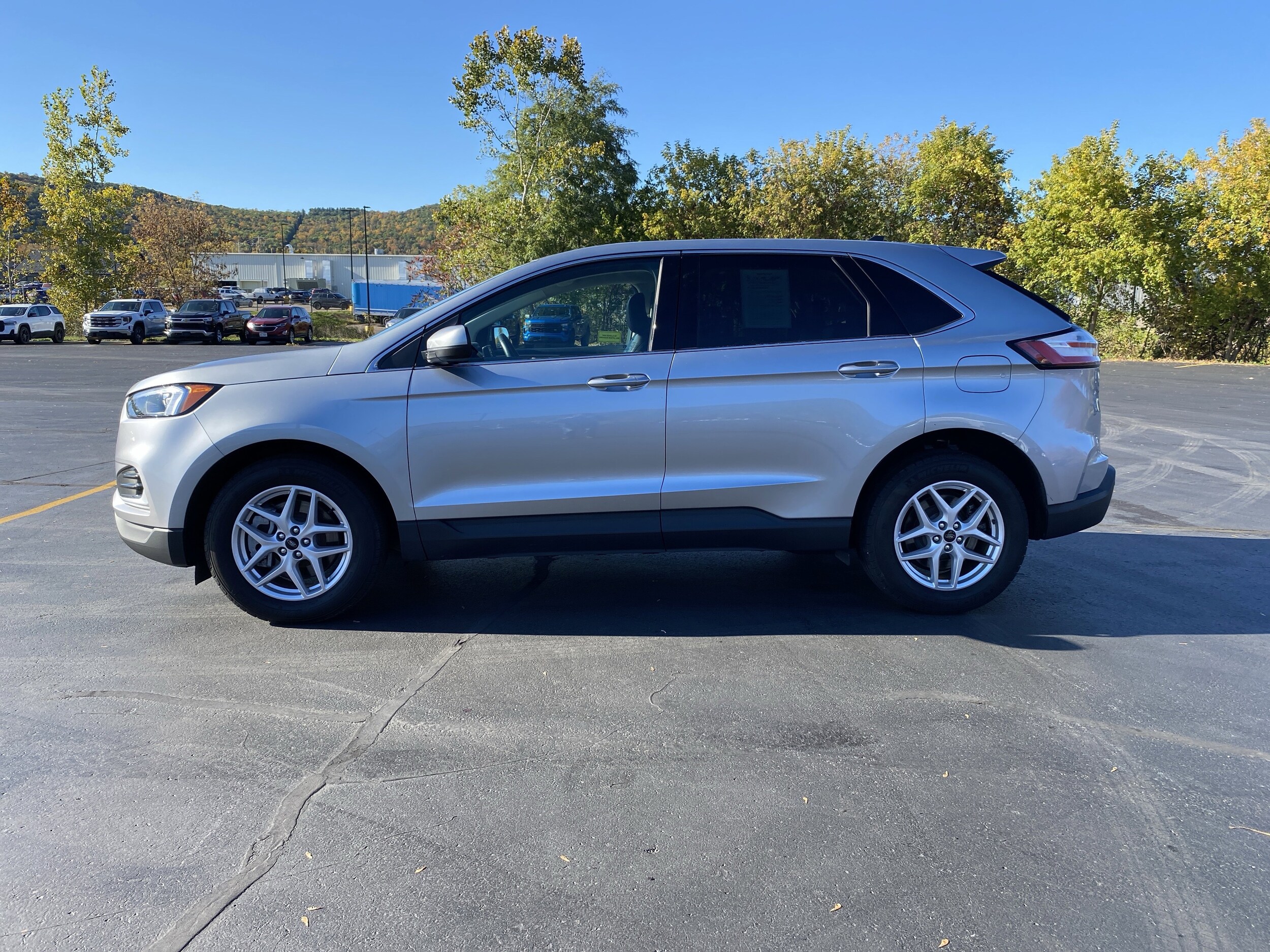 2024 Ford Edge SEL photo 2