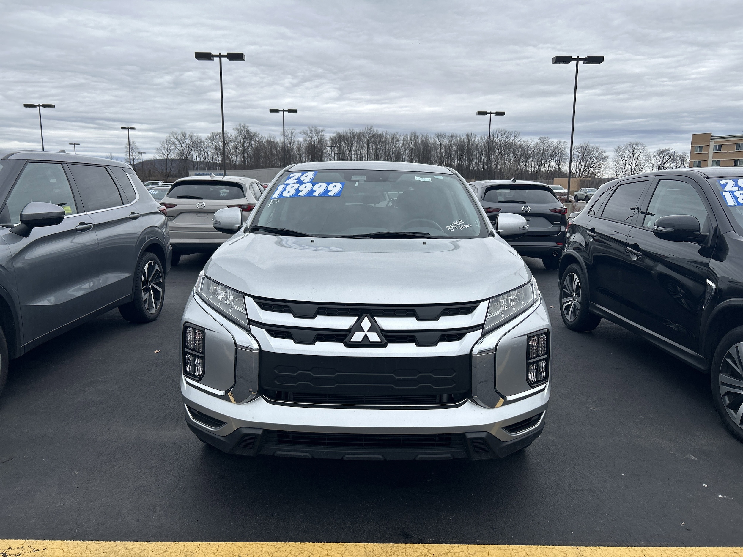 2024 Mitsubishi Outlander SE's photo