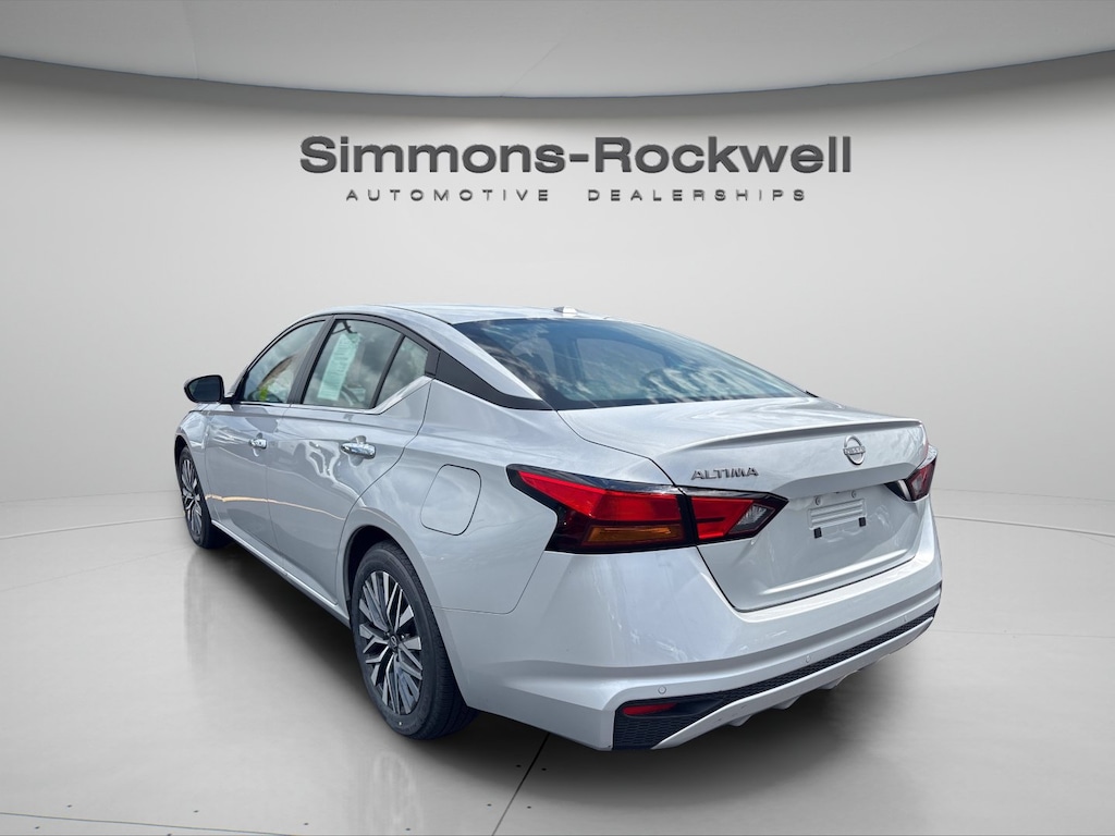 Used 2025 Nissan Altima SV SV FWD