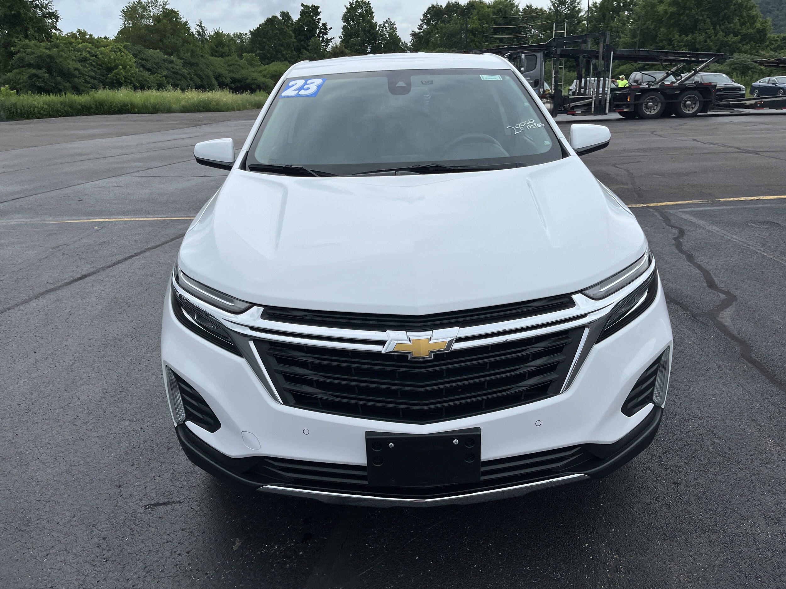 2023 Chevrolet Equinox LT photo 2