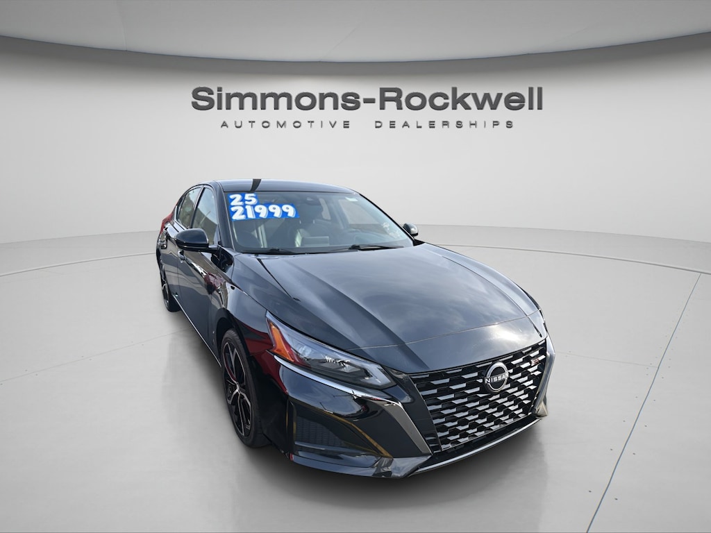 Used 2025 Nissan Altima SR SR FWD