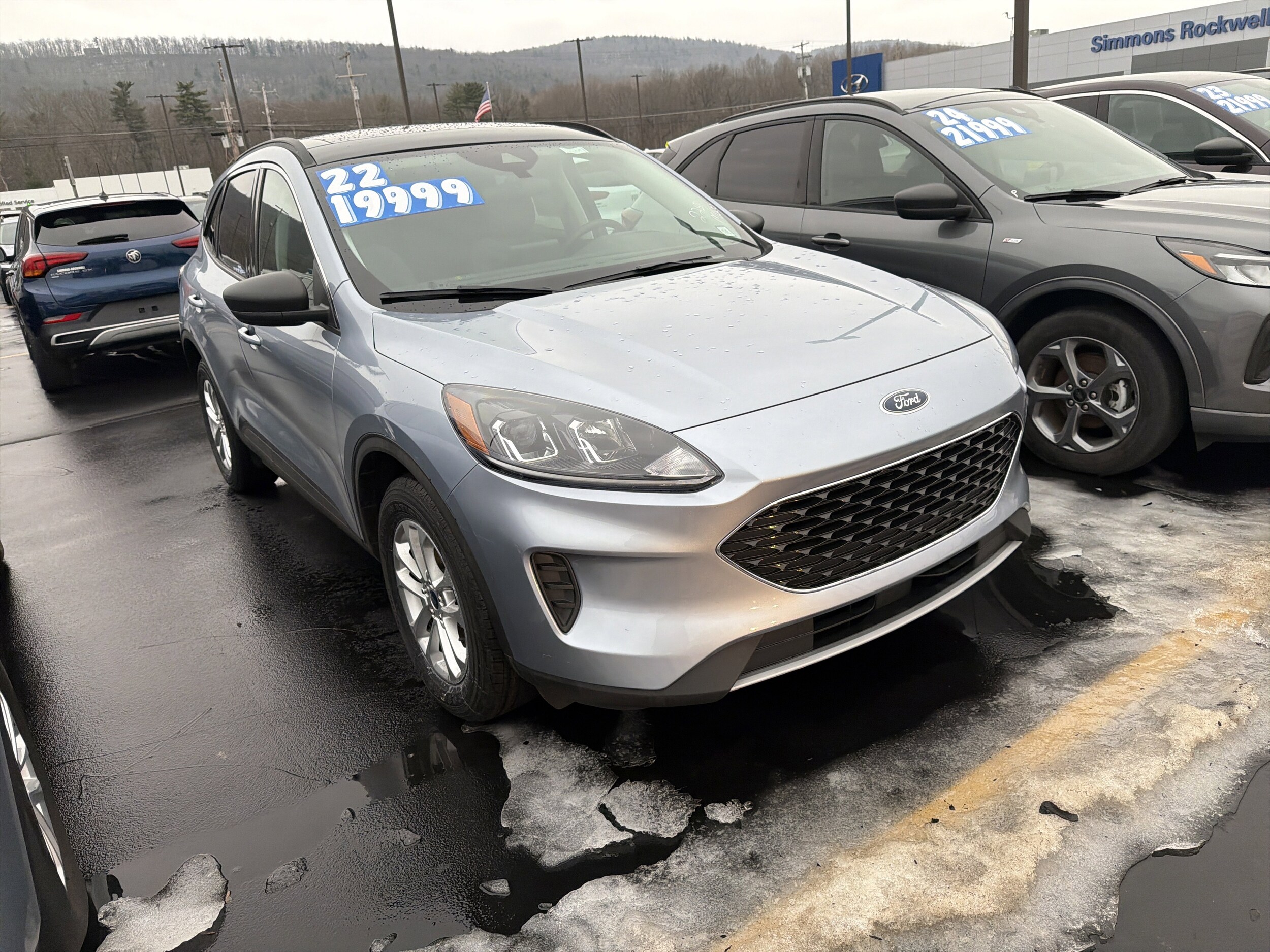Used 2022 Ford Escape SE with VIN 1FMCU9G60NUB69687 for sale in Elmira, NY