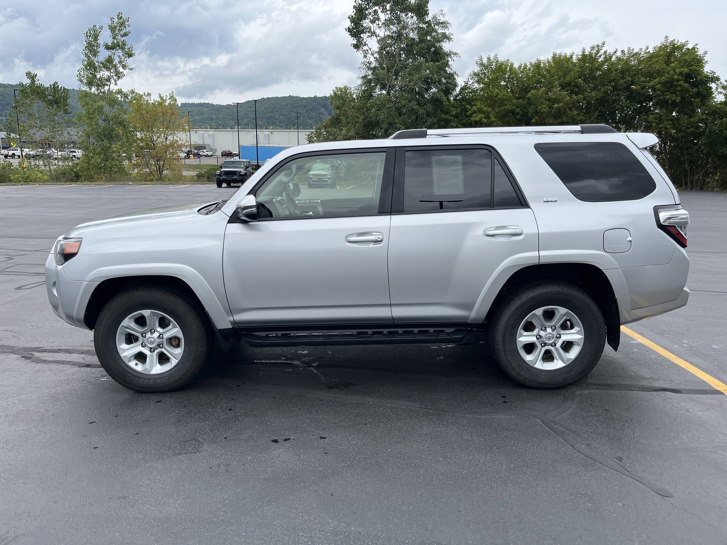 2021 Toyota 4Runner SR5 Premium photo 4