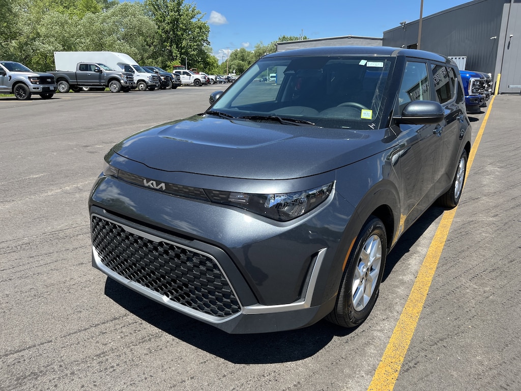 Used 2025 Kia Soul LX LX FWD