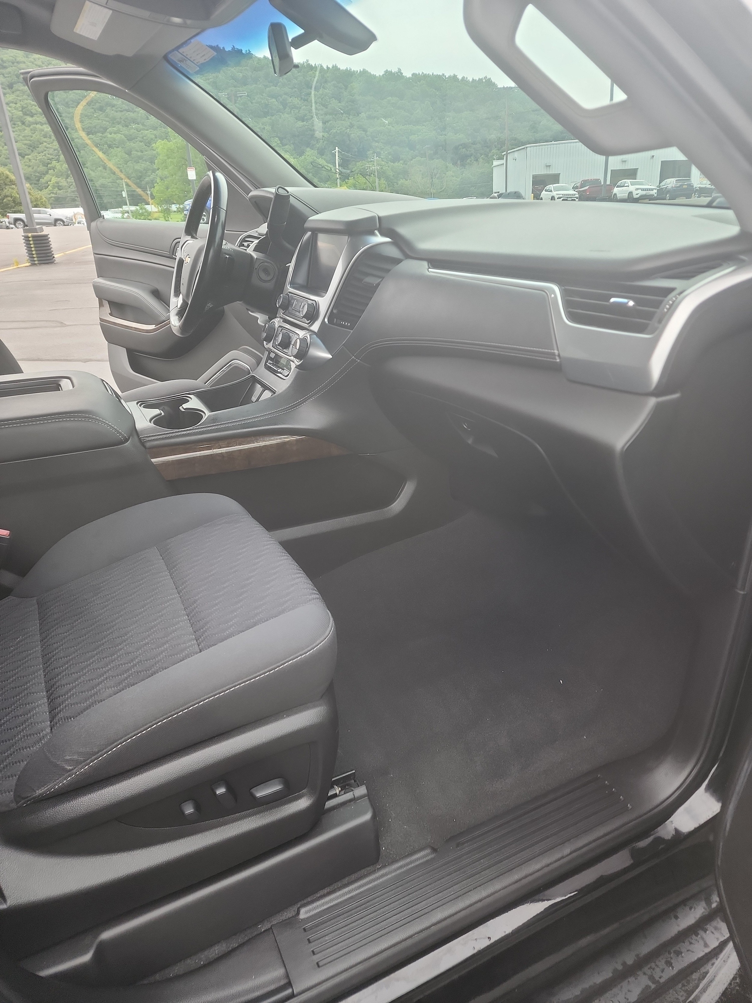 2019 Chevrolet Suburban LS - Photo 15