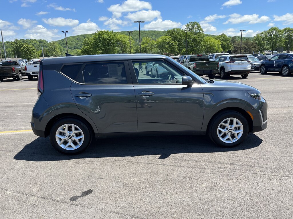 Used 2025 Kia Soul LX LX FWD