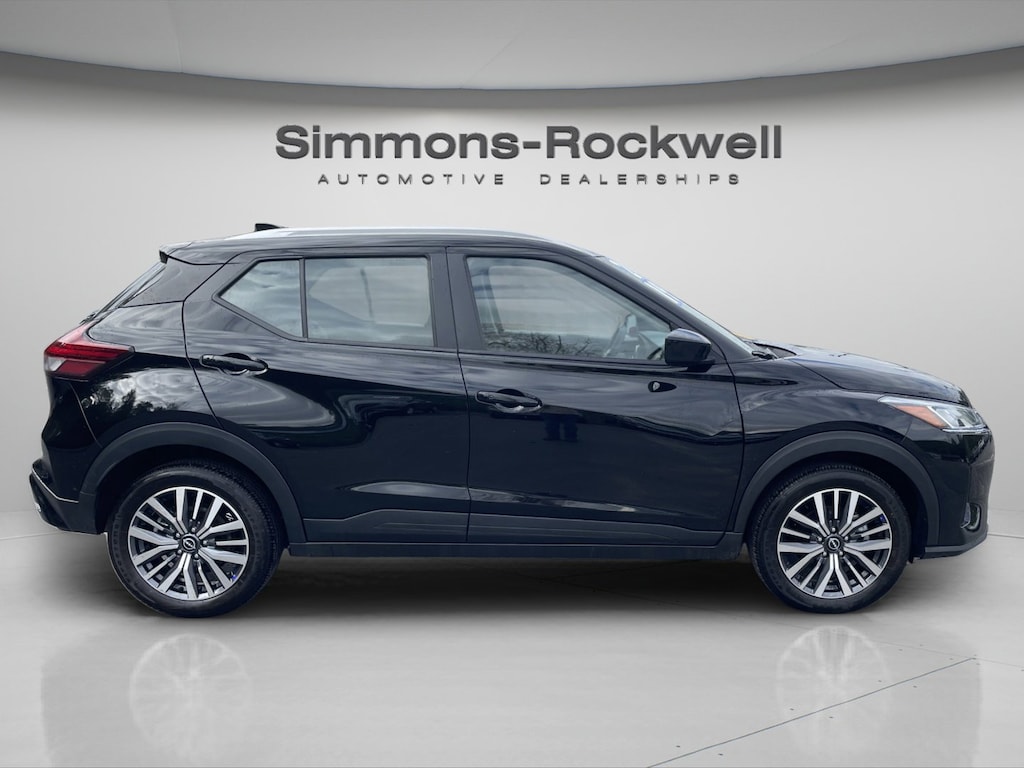 Used 2024 Nissan Kicks SV SV FWD