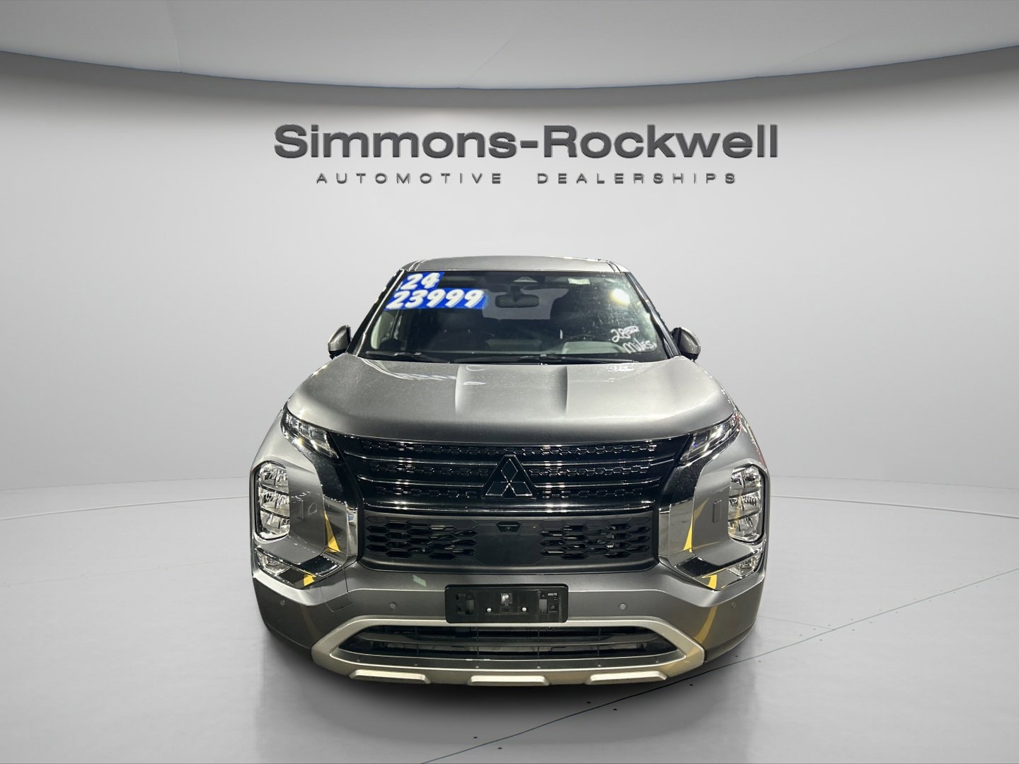 2024 Mitsubishi Outlander SE's photo