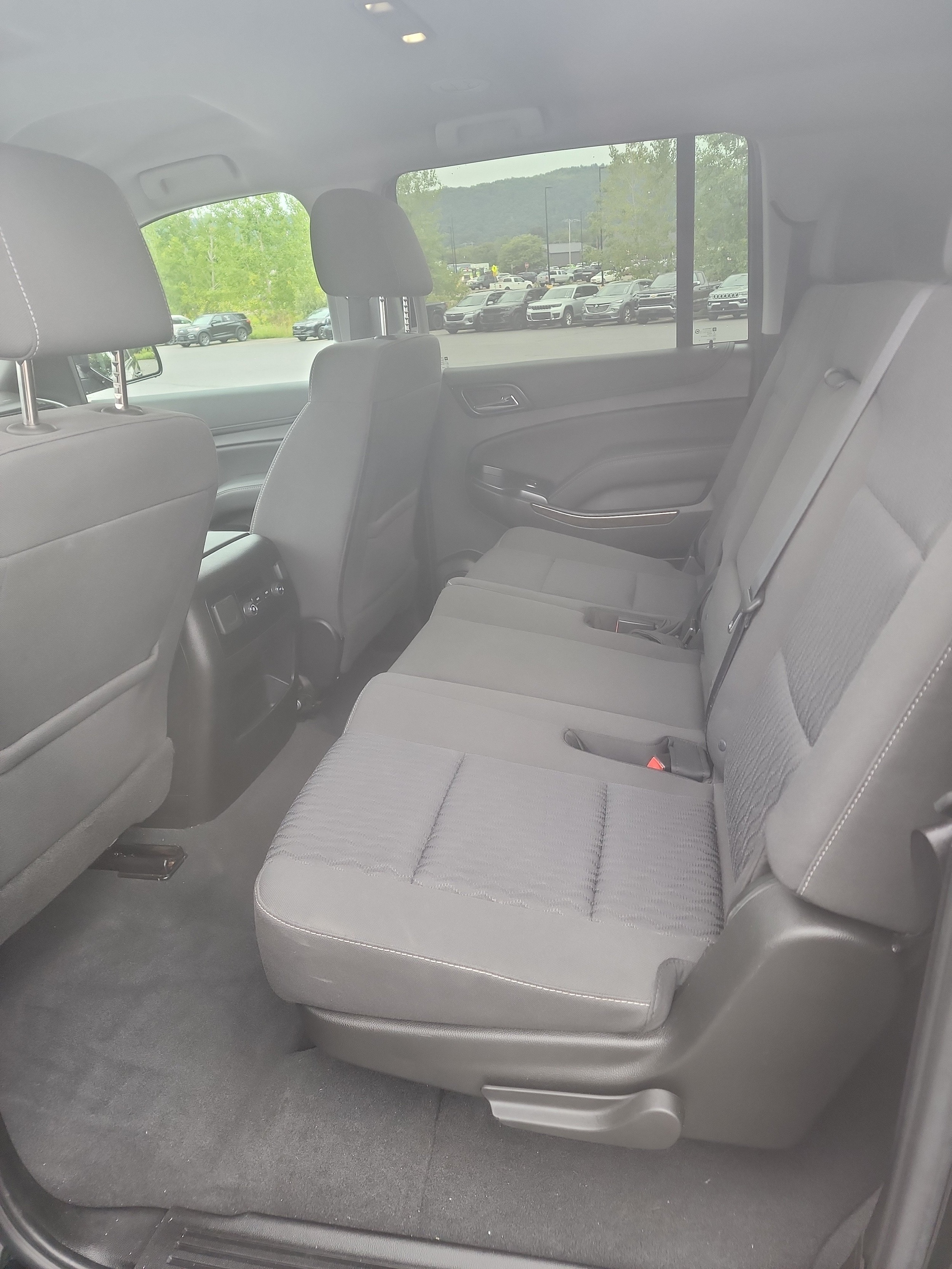2019 Chevrolet Suburban LS - Photo 11