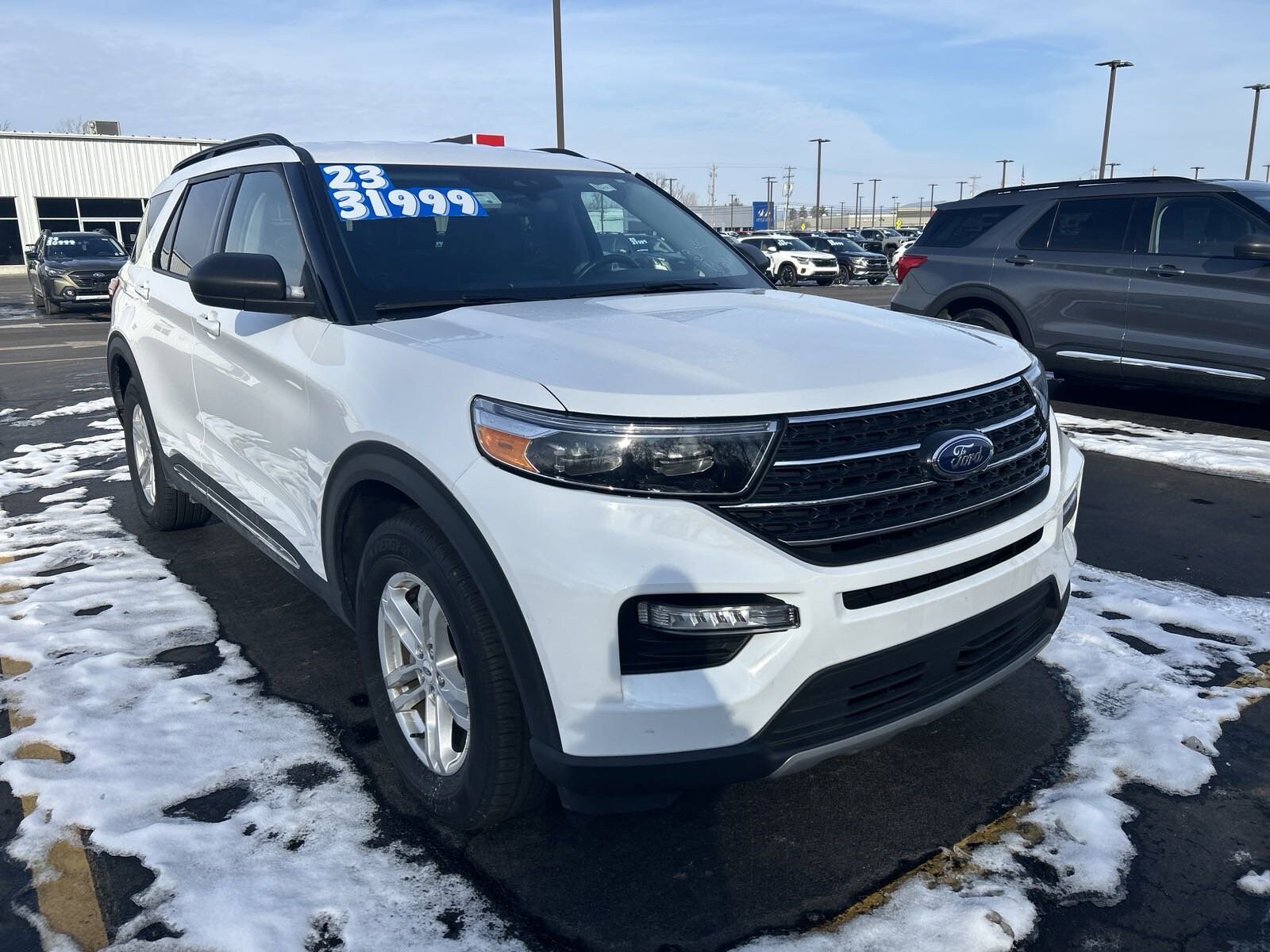 2023 Ford Explorer XLT photo 3