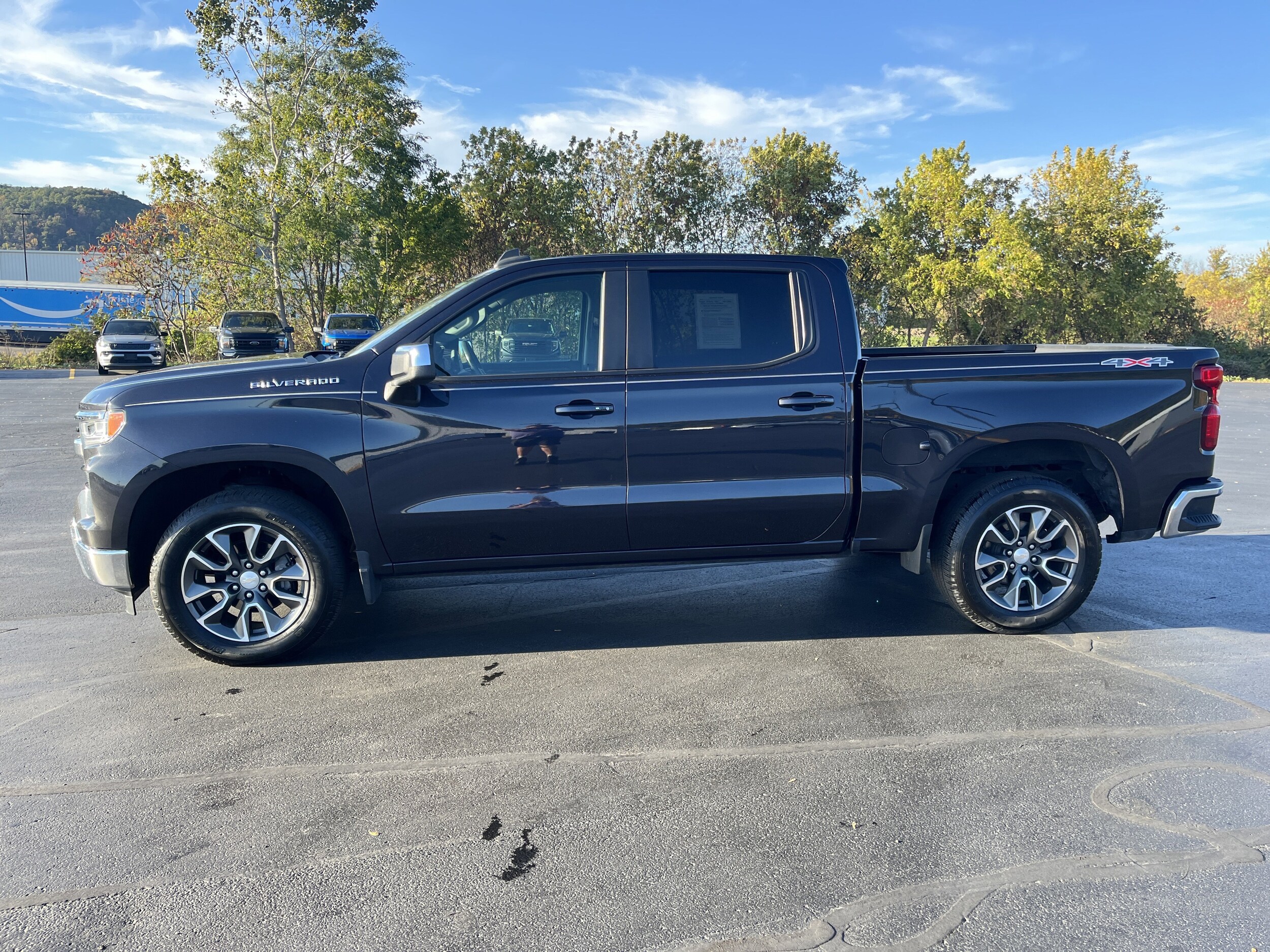 2022 Chevrolet Silverado 1500 LT photo 4