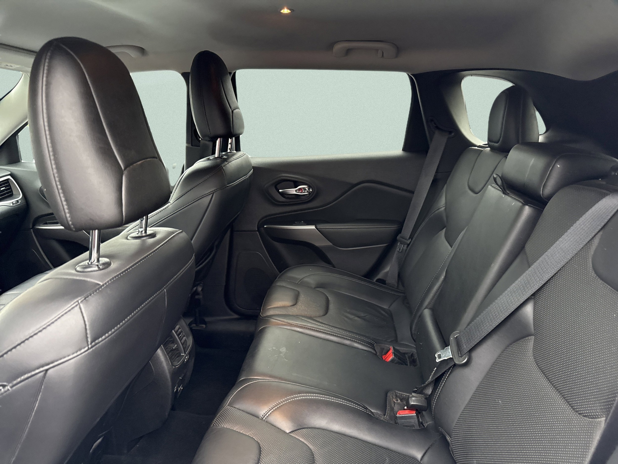 2022 Jeep Cherokee Latitude Lux - Photo 15