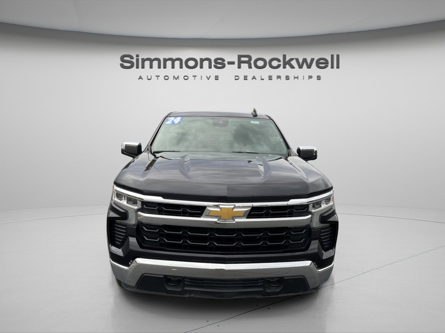 2024 Chevrolet Silverado 1500 LT photo 2