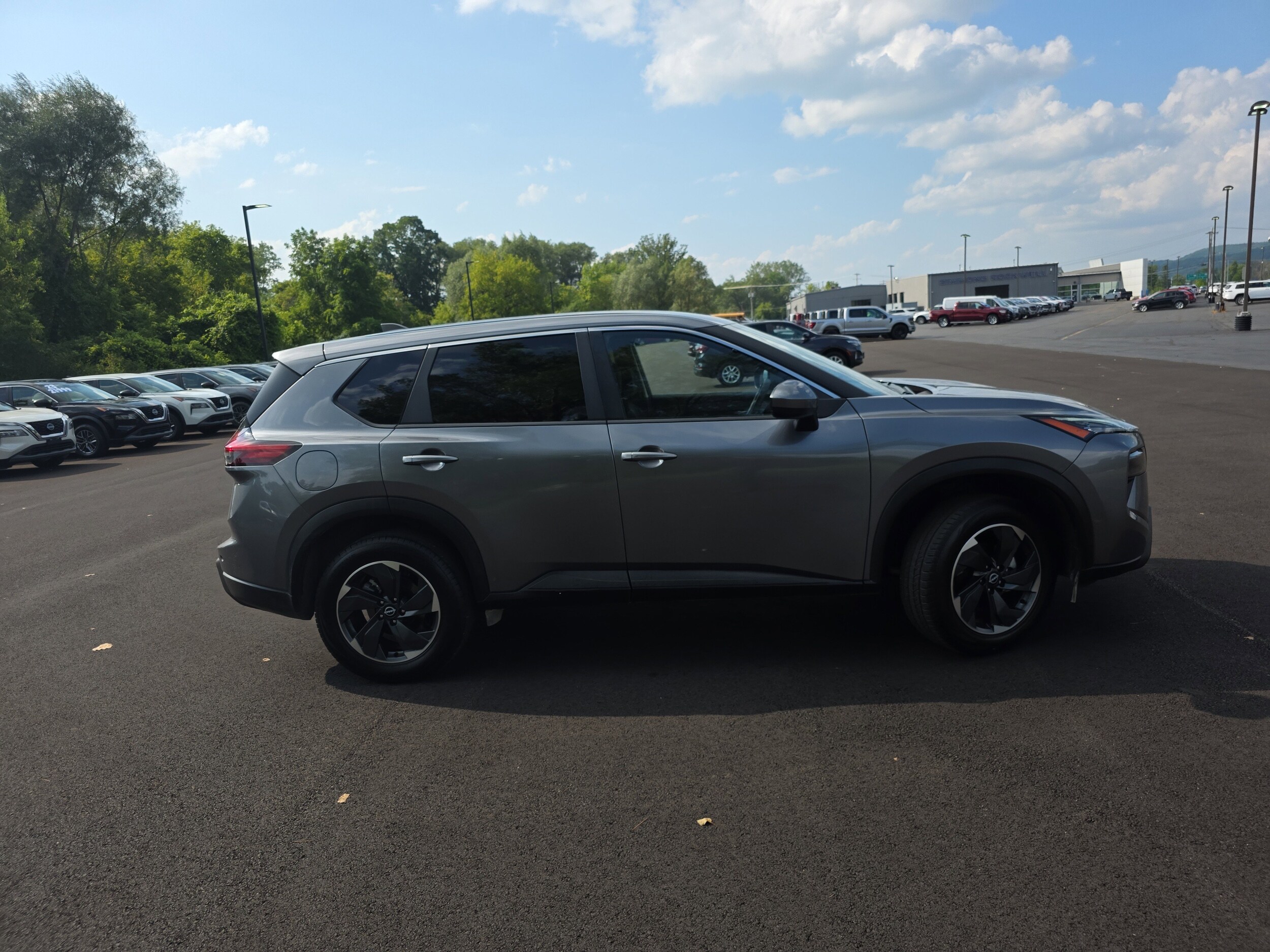 2024 Nissan Rogue SV AWD photo 4