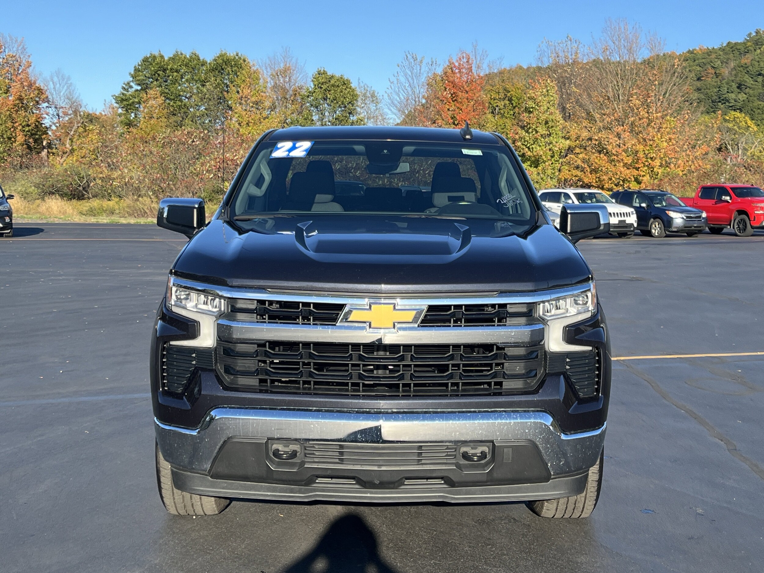 2022 Chevrolet Silverado 1500 LT photo 2