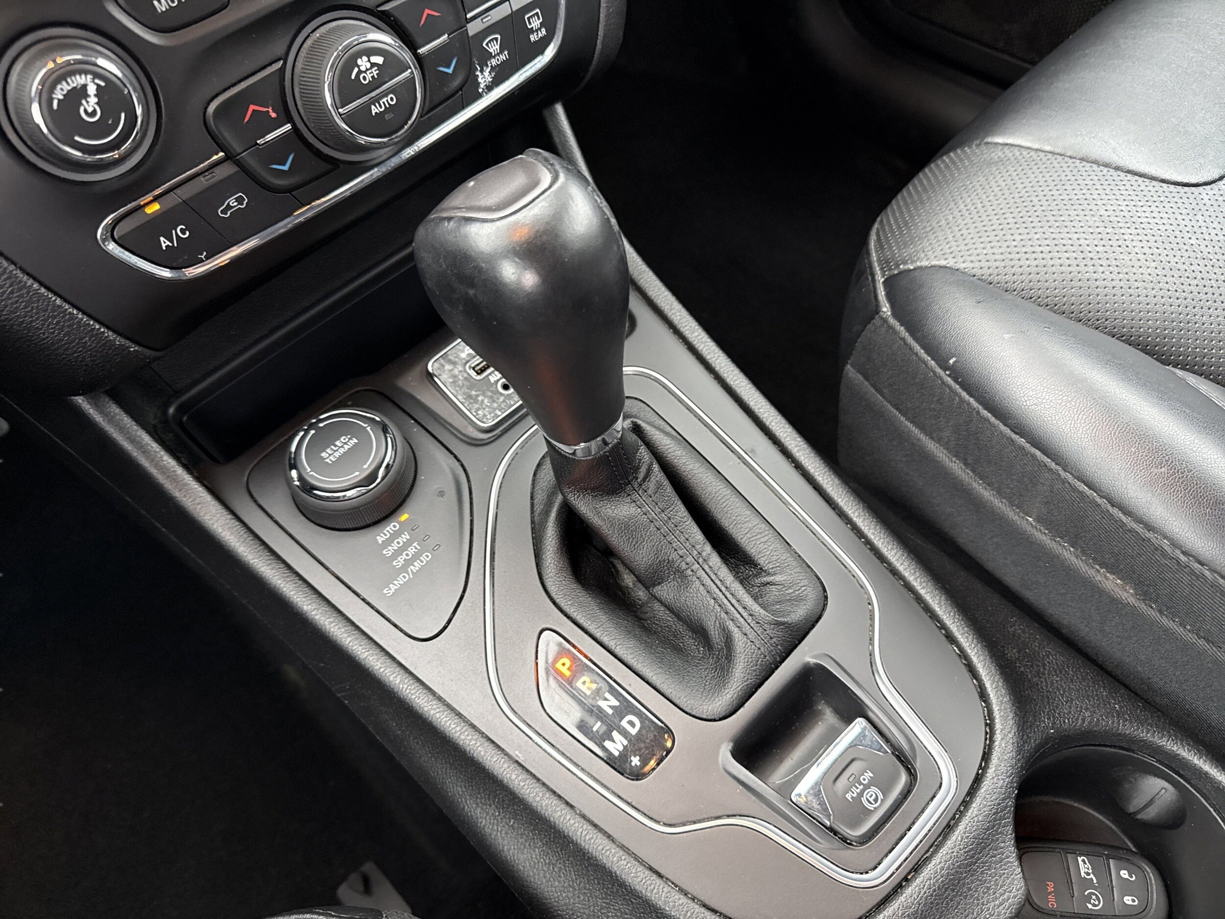 2022 Jeep Cherokee Latitude Lux - Photo 20