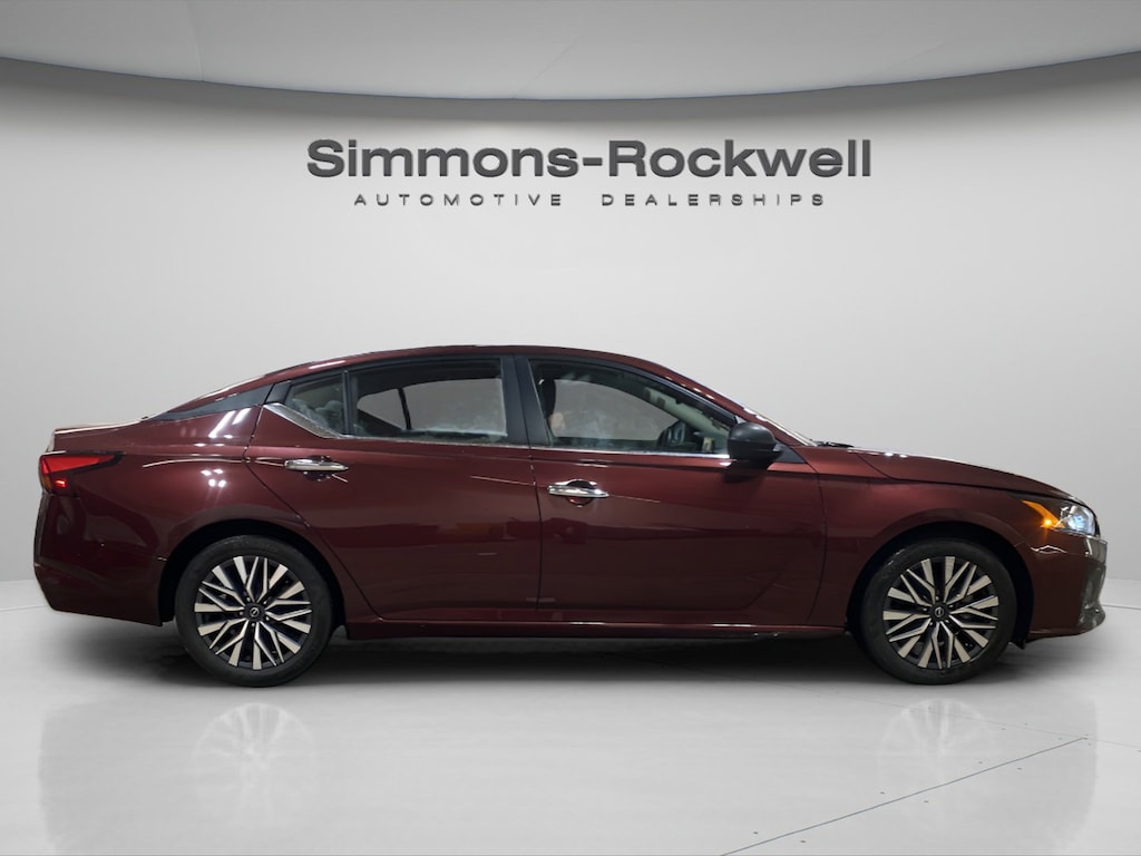 Used 2025 Nissan Altima SV SV FWD