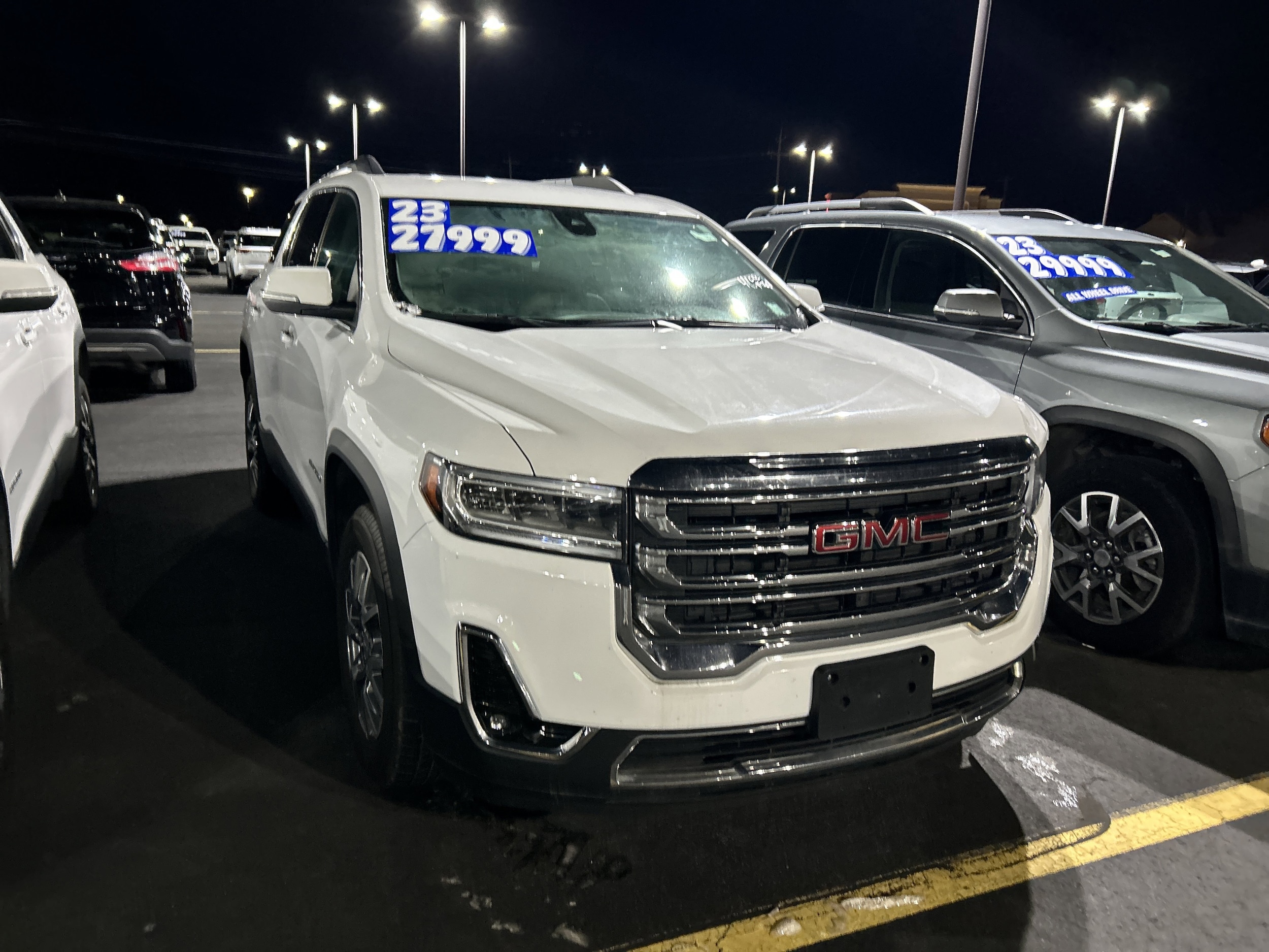 2023 GMC Acadia SLT's photo