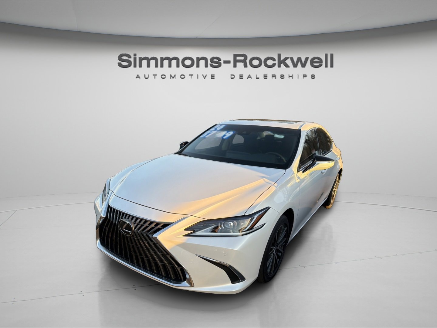 2024 Lexus ES 250's photo