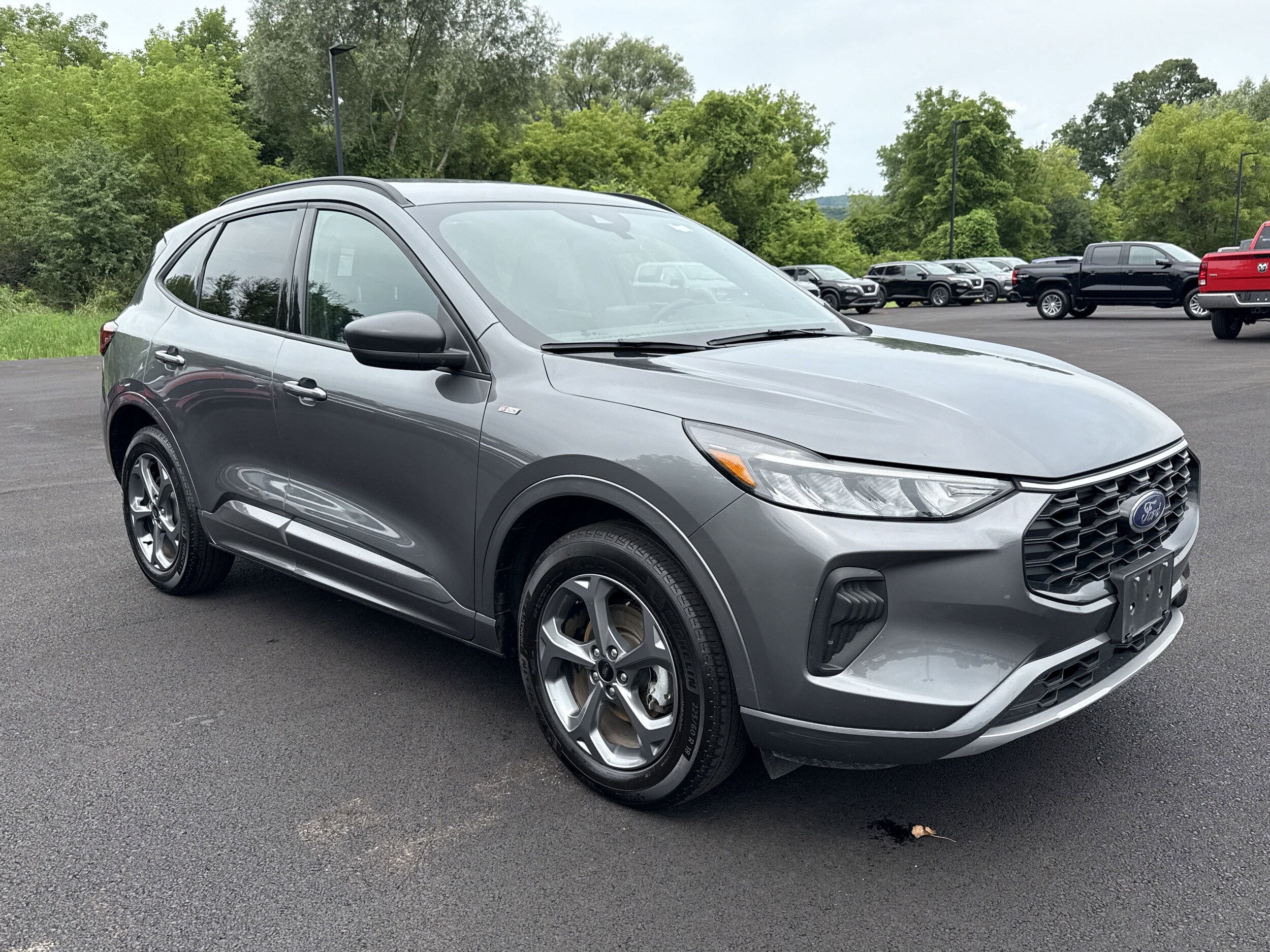 2024 Ford Escape ST-Line photo 2