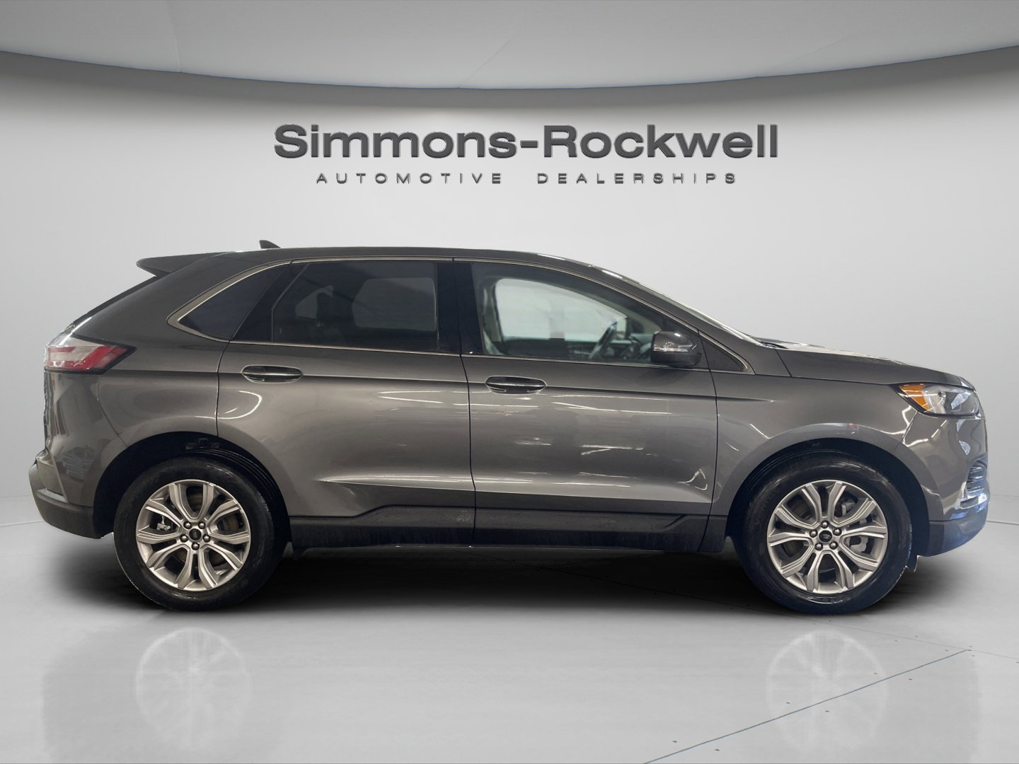2024 Ford Edge Titanium photo 4