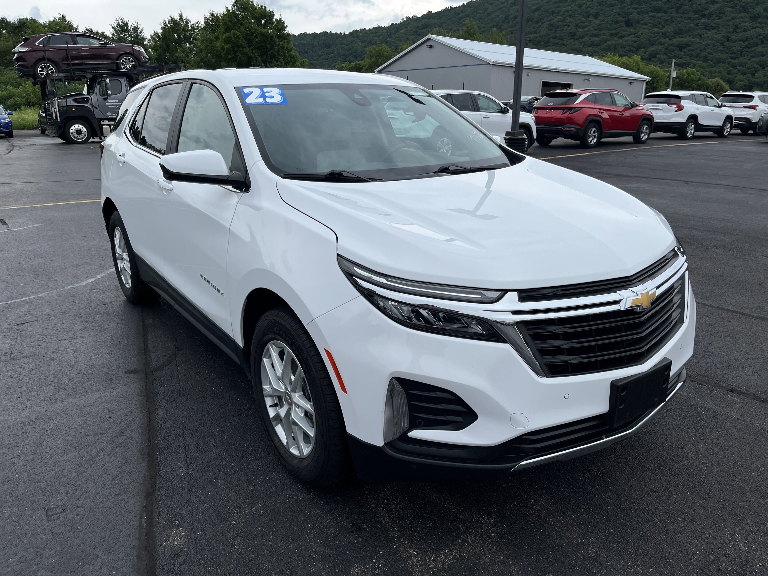 2023 Chevrolet Equinox LT photo 3