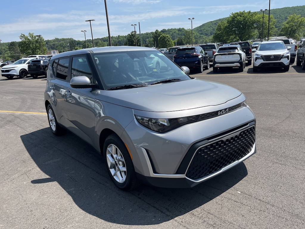 Used 2025 Kia Soul LX LX FWD